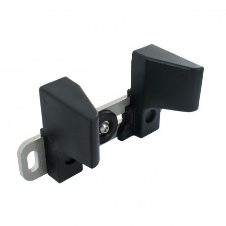 Gâche courte entre poteaux décalés