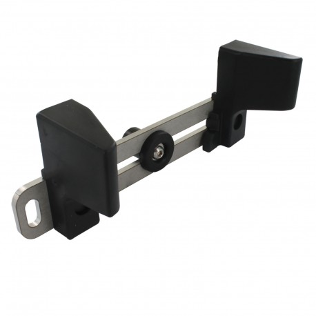 Gâche longue entre poteaux décalés